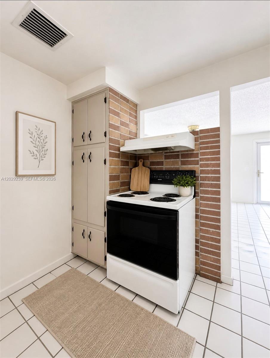 ROYAL PALMS PARK - Residential Lease