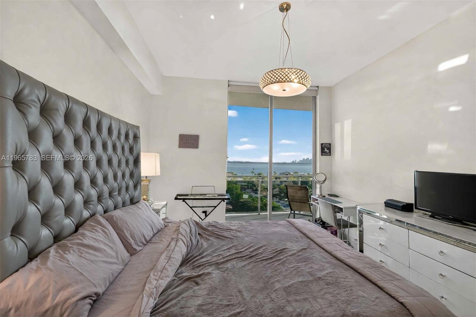 THE LEXI CONDO - Residential