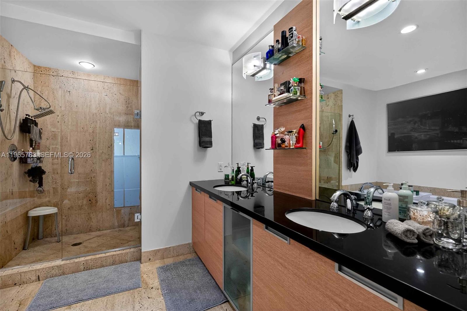 THE LEXI CONDO - Residential