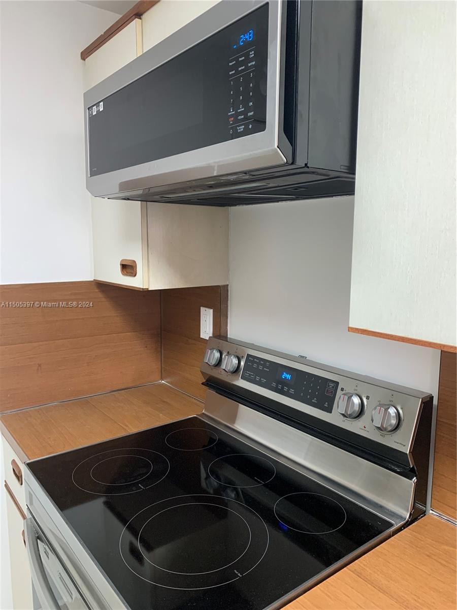 VILLA REGINA CONDO - Residential