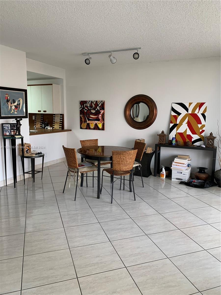 VILLA REGINA CONDO - Residential
