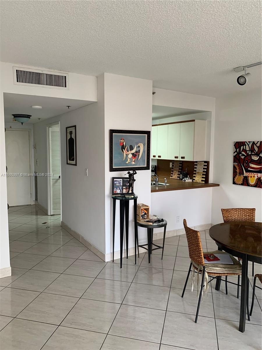 VILLA REGINA CONDO - Residential