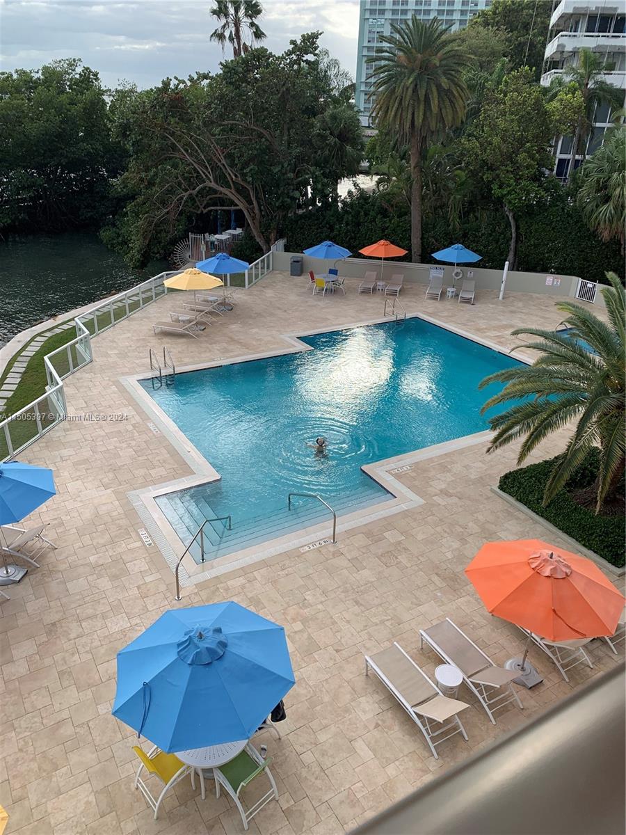 VILLA REGINA CONDO - Residential