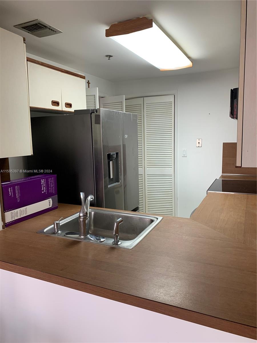 VILLA REGINA CONDO - Residential