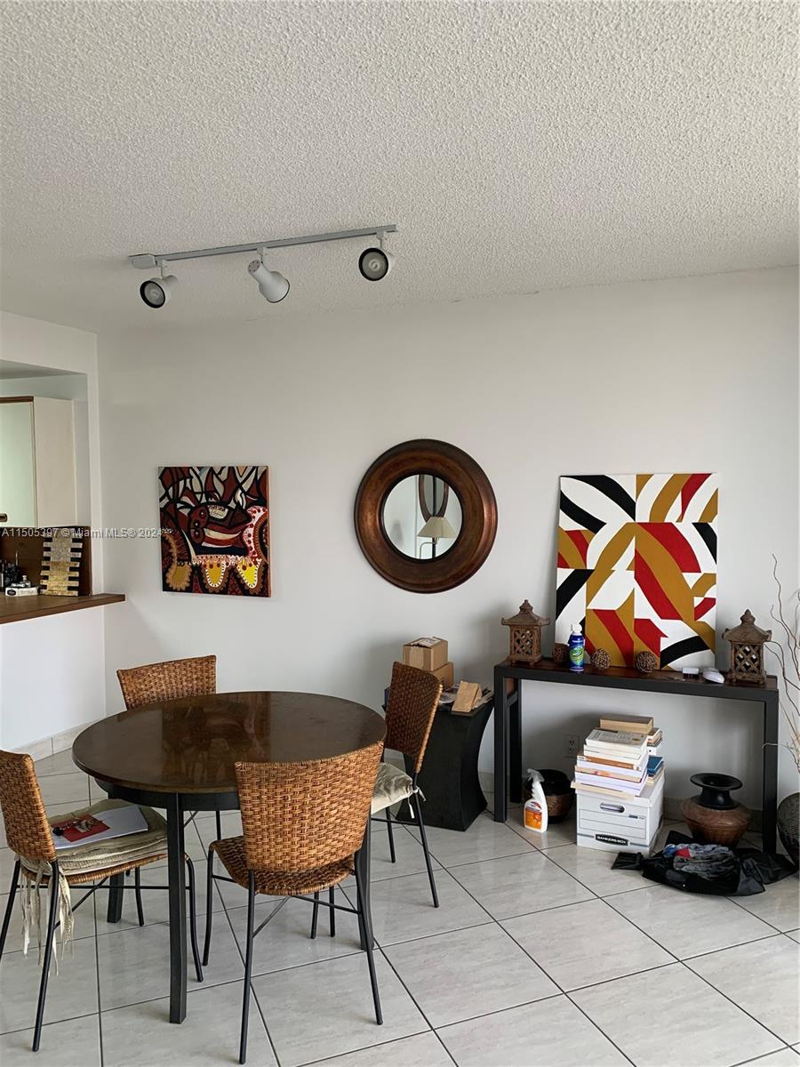 VILLA REGINA CONDO - Residential