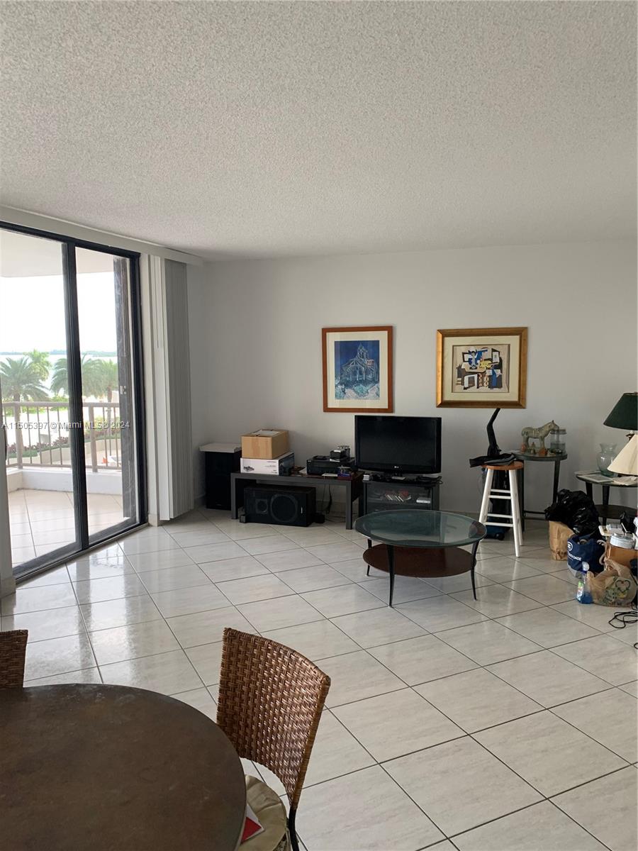 VILLA REGINA CONDO - Residential
