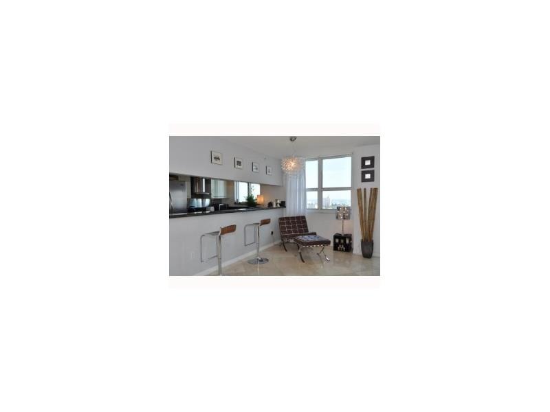 THE FLORIDIAN CONDO - Residential Lease