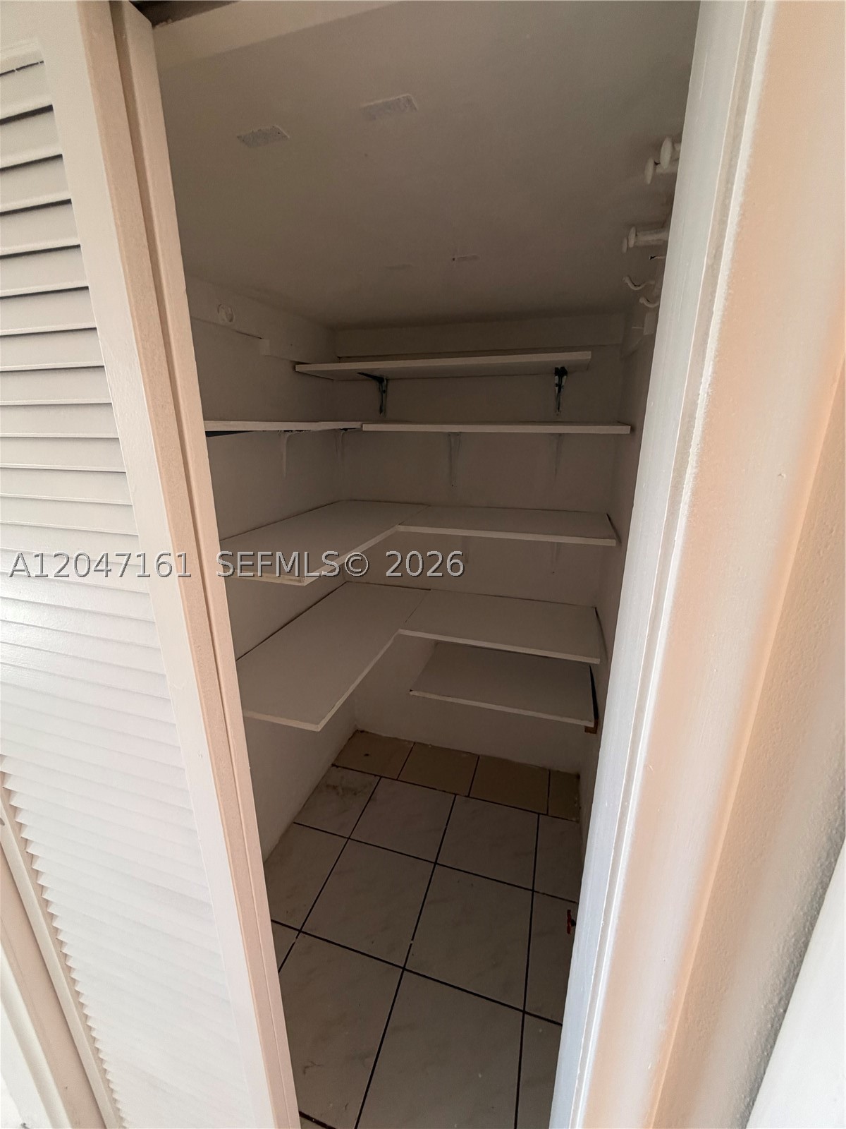 BISCAYNE LAKE GDN BLDG B - Residential Lease