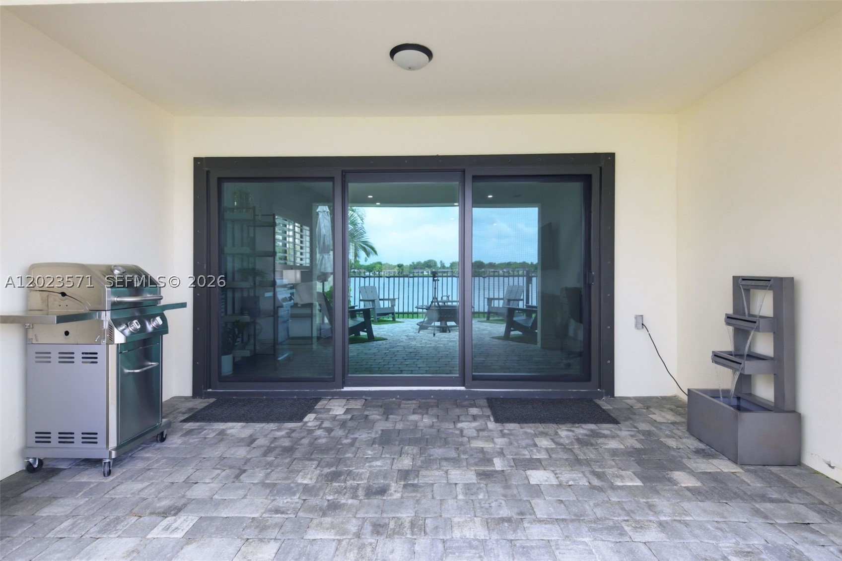 TOWNHOMES OF COUNTRY LAKE - Residential