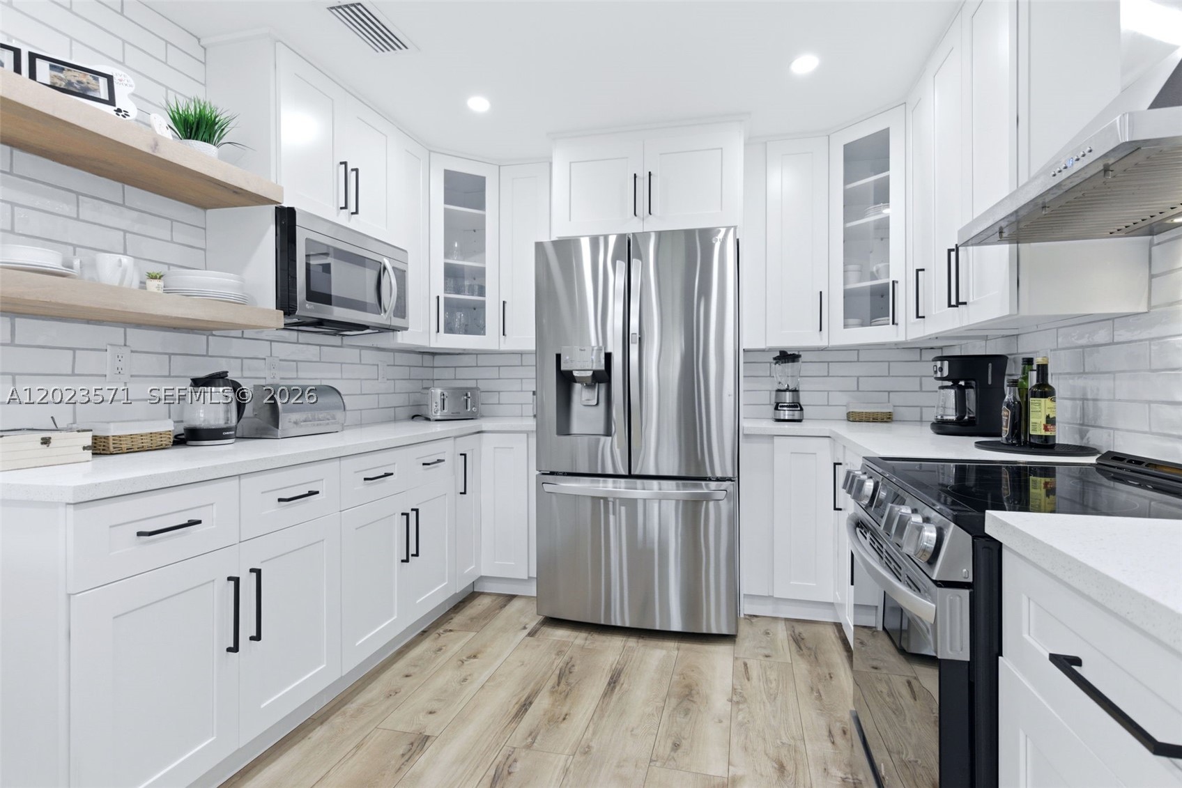 TOWNHOMES OF COUNTRY LAKE - Residential