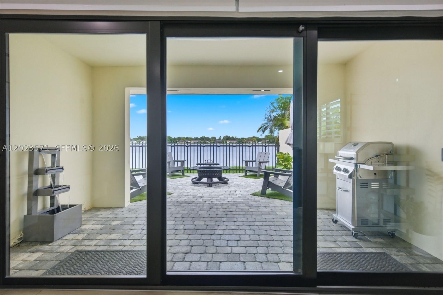 TOWNHOMES OF COUNTRY LAKE - Residential