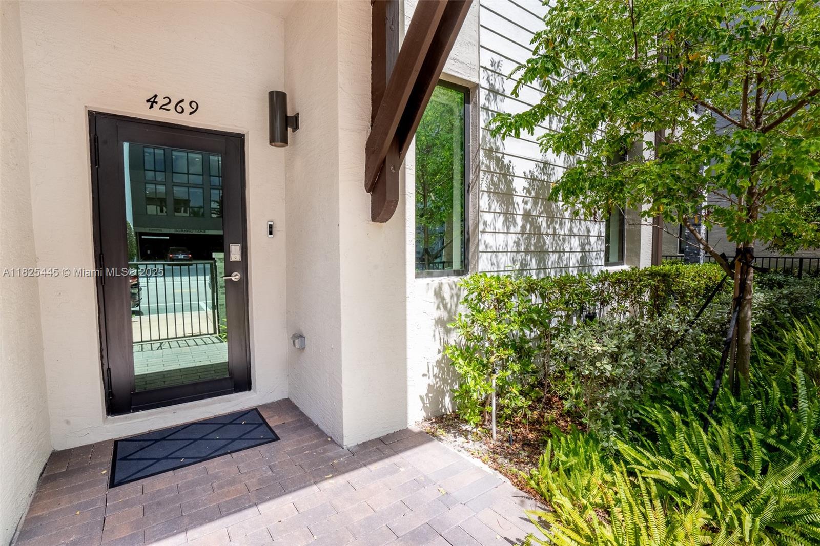 DOWNTOWN DORAL SOUTH PHAS - Residential
