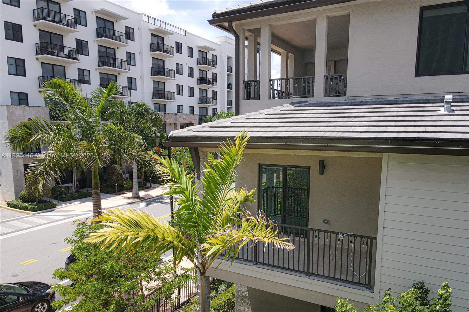 DOWNTOWN DORAL SOUTH PHAS - Residential