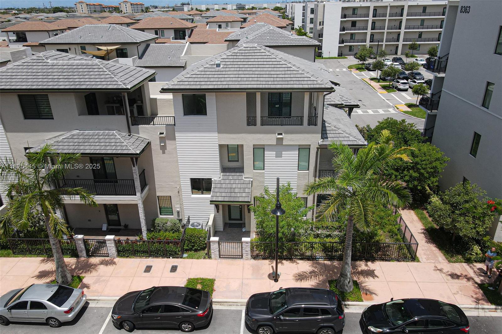 DOWNTOWN DORAL SOUTH PHAS - Residential