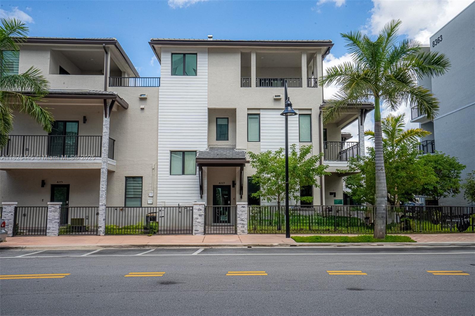 DOWNTOWN DORAL SOUTH PHAS - Residential