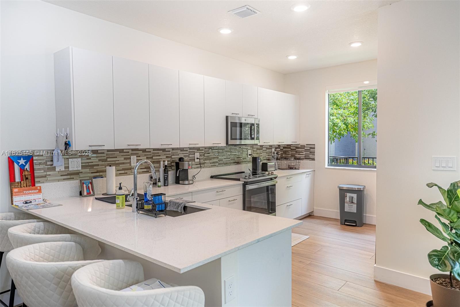 DOWNTOWN DORAL SOUTH PHAS - Residential