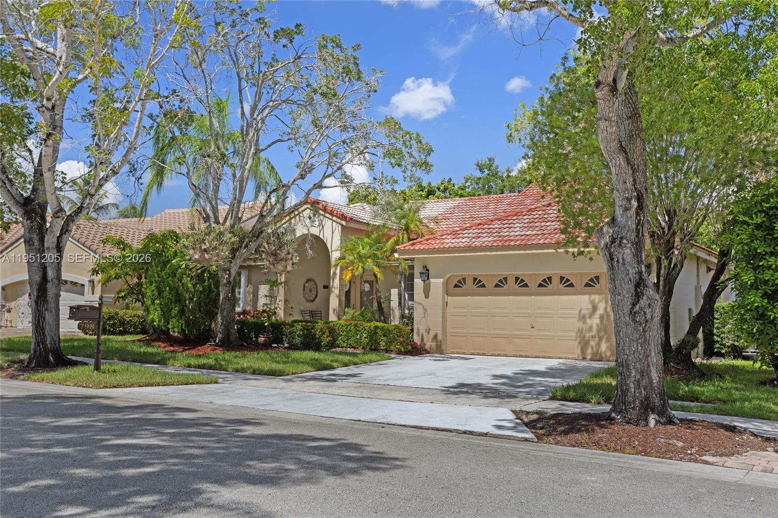Best price for a quick sale. NEW ROOF INSTALLED IN DECEMBER 2025, NEW EXTERIOR PAINT. Spacious home in THE LAKES, Weston's Premier Guard-gate community. Incredible layout for a single-story home with 4 bedrooms and 2.5 bathrooms, and nearly 2,500 square feet of air conditioning. Title flooring throughout the main areas is complemented by warm wood floors in the bedrooms. This house also has a wonderful screened pool next to a canal that exudes tranquility and comfort. Garage for two cars. Accordion Shutters throughout the entire house. New air conditioning unit.