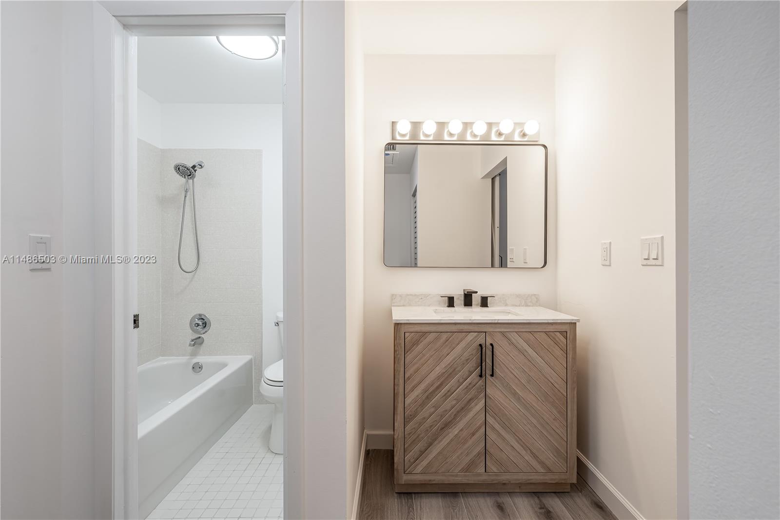 FLAMINGO GARDENS PHASE FO - Residential Lease