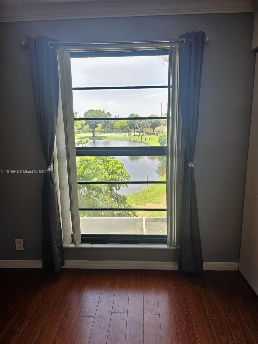 WESTVIEW CONDOMINIUM NO T - Residential Lease