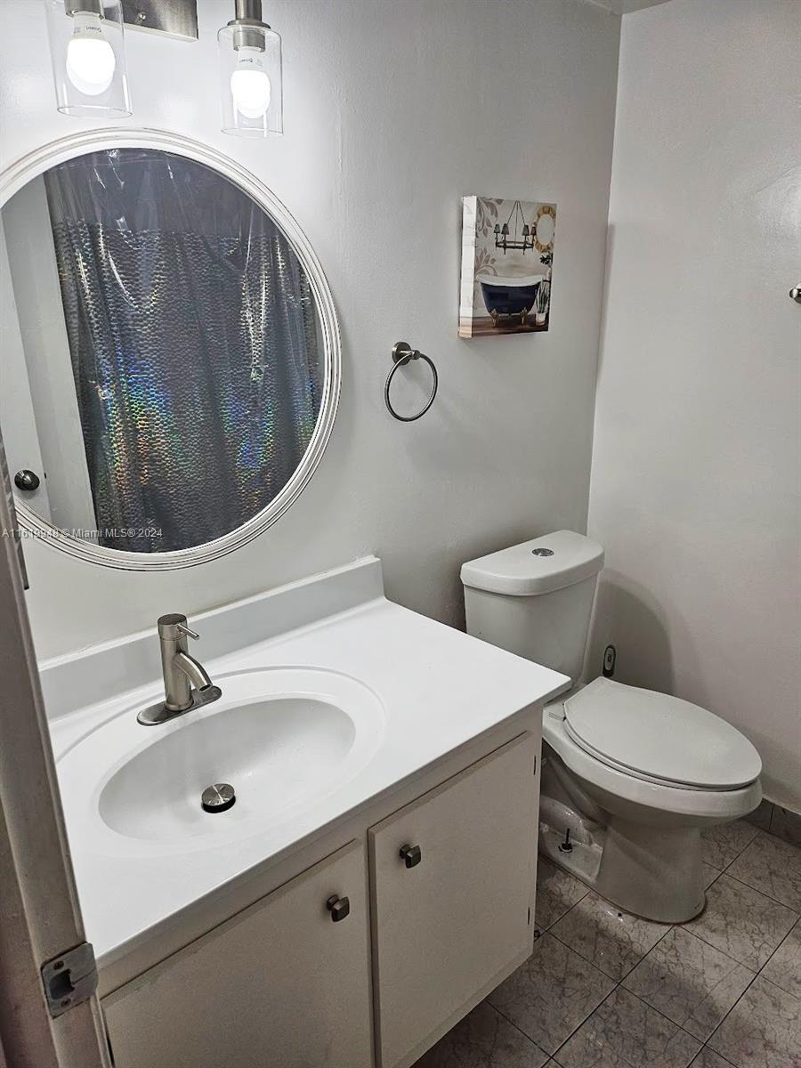 WESTVIEW CONDOMINIUM NO T - Residential Lease
