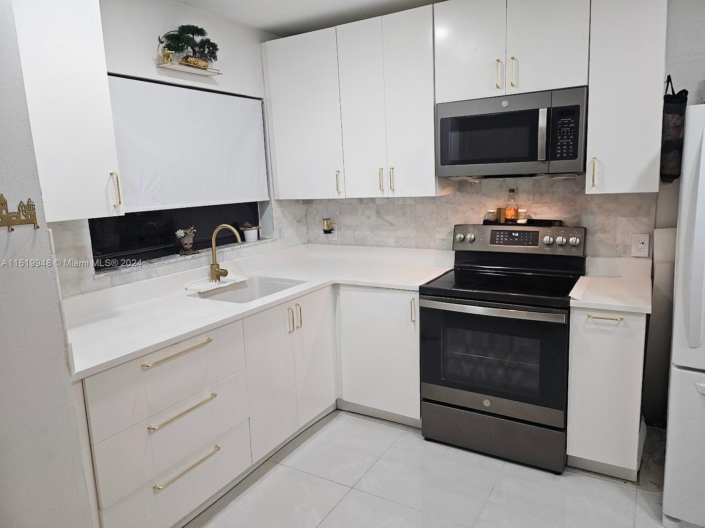 WESTVIEW CONDOMINIUM NO T - Residential Lease