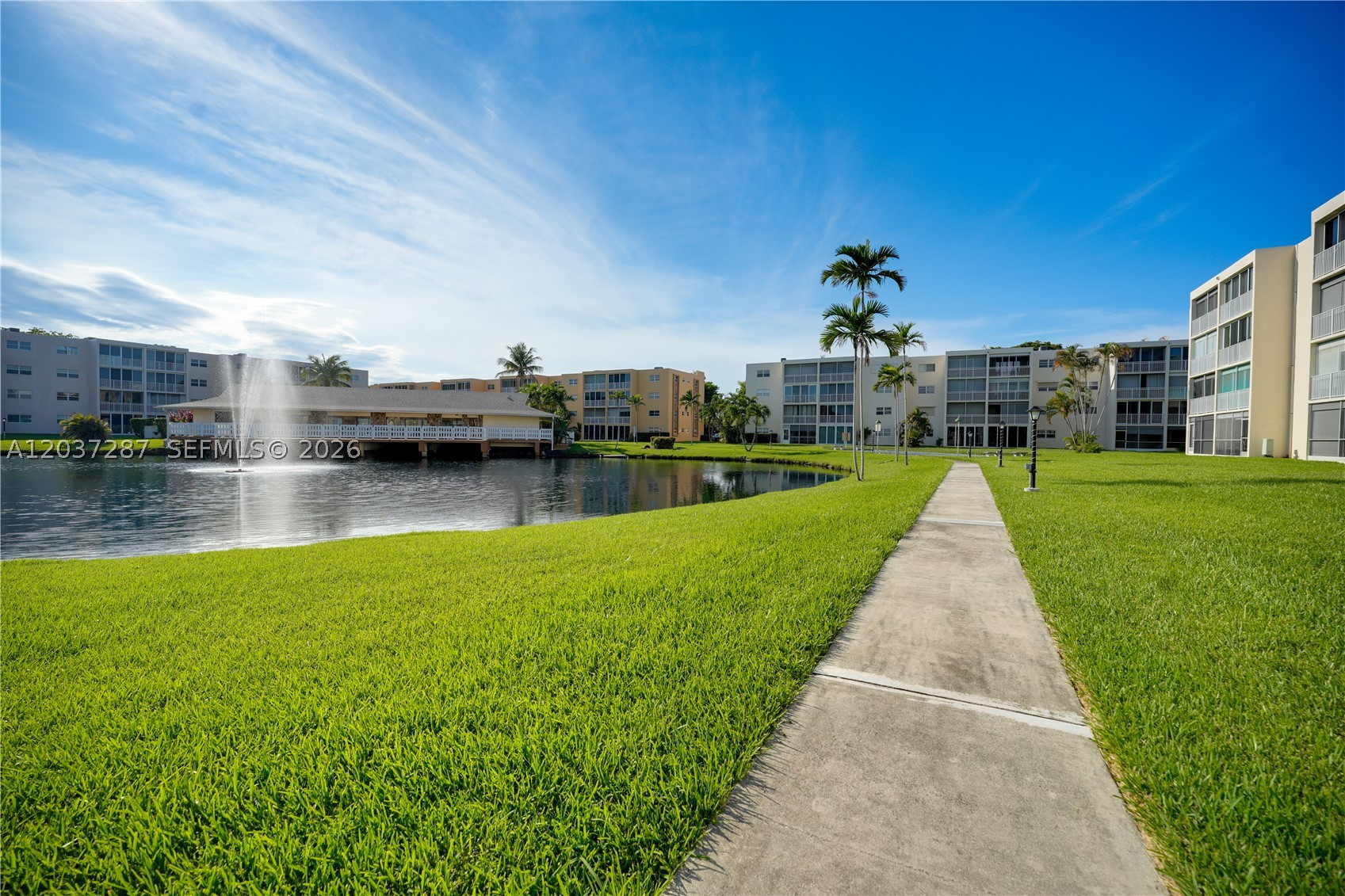 MEADOWBROOK LAKES CONDO - Residential