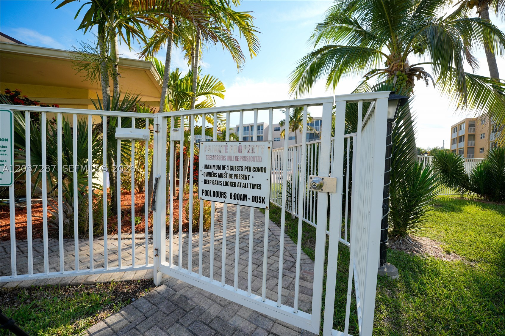 MEADOWBROOK LAKES CONDO - Residential