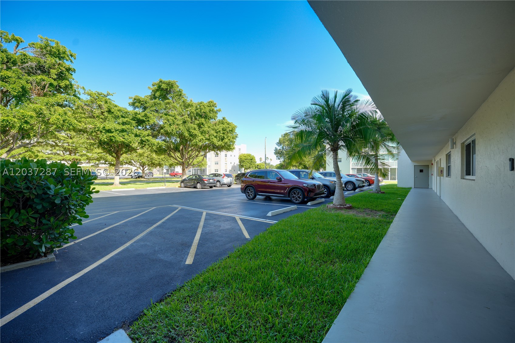 MEADOWBROOK LAKES CONDO - Residential