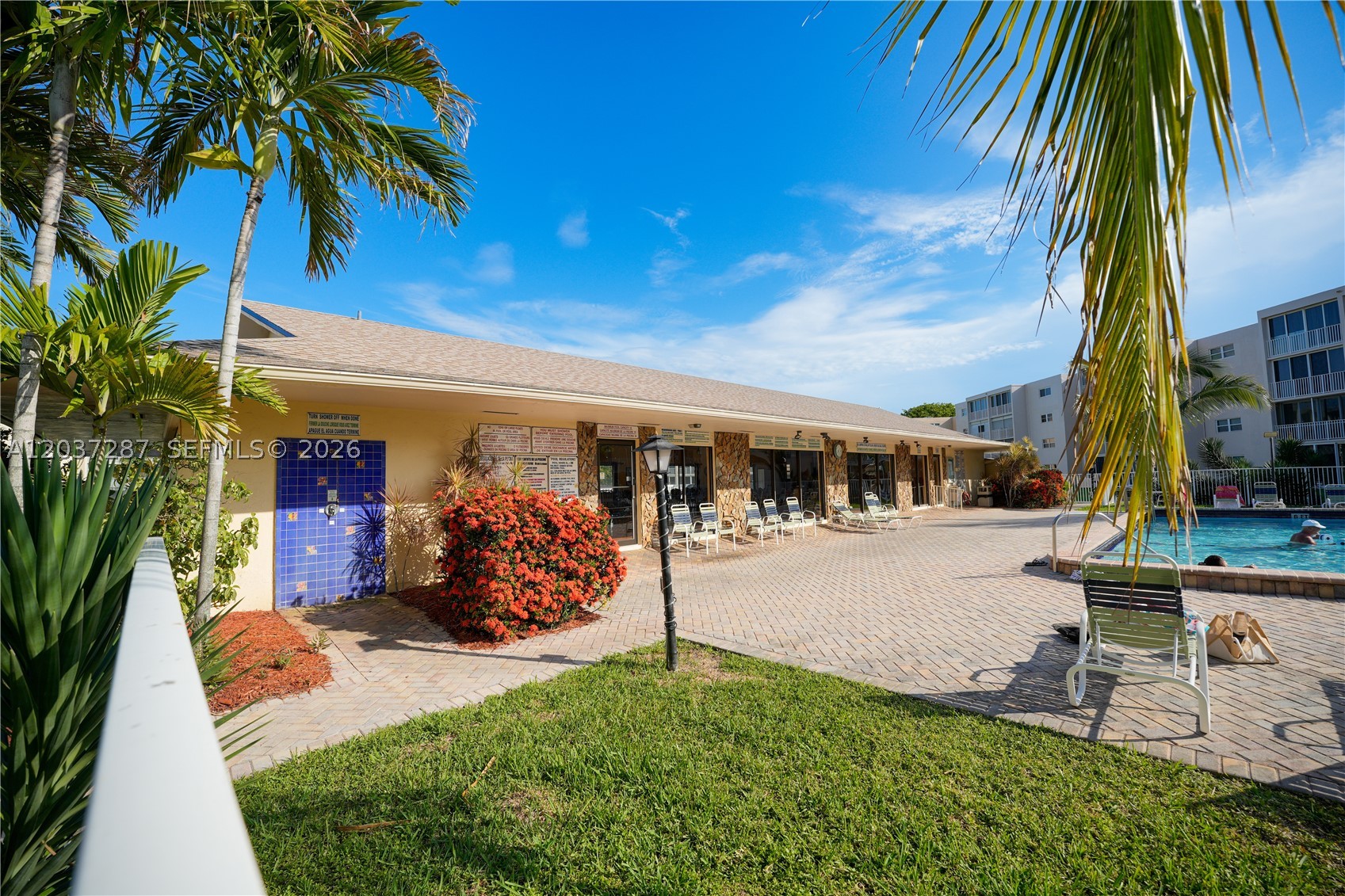 MEADOWBROOK LAKES CONDO - Residential