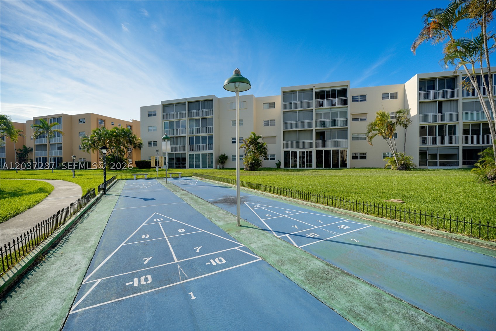 MEADOWBROOK LAKES CONDO - Residential