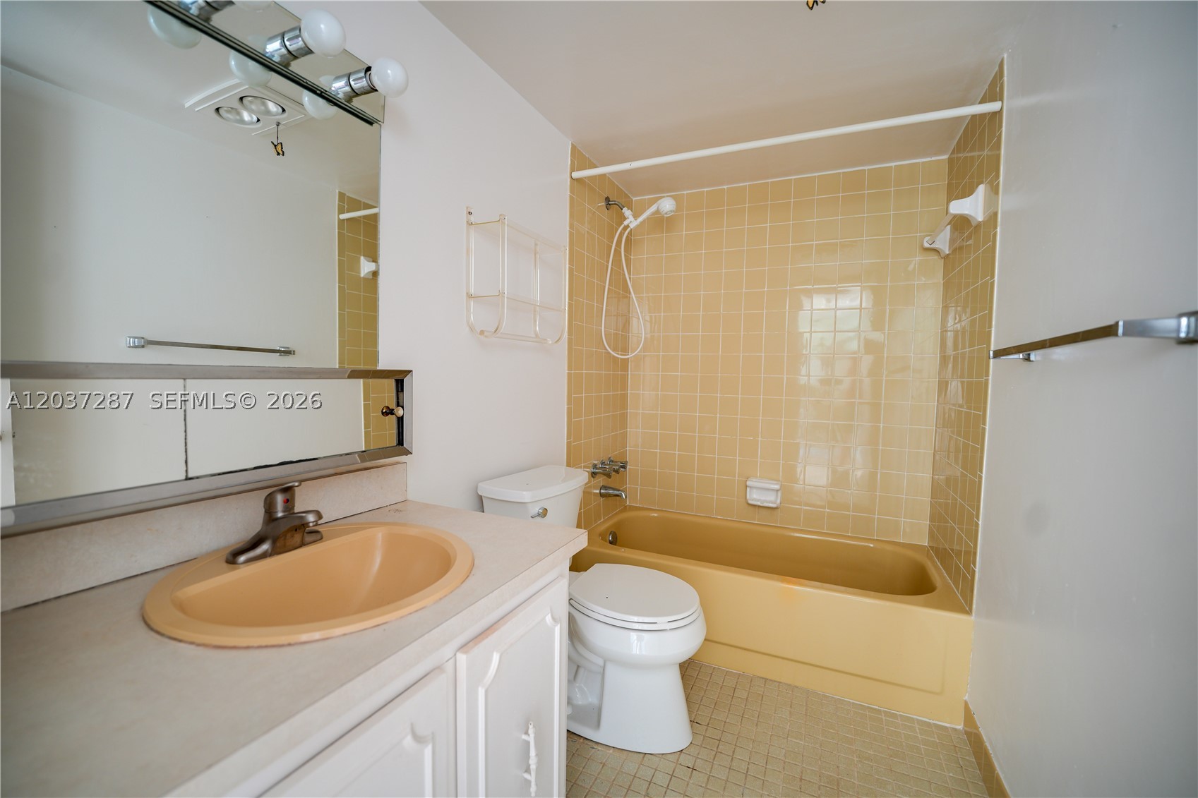 MEADOWBROOK LAKES CONDO - Residential