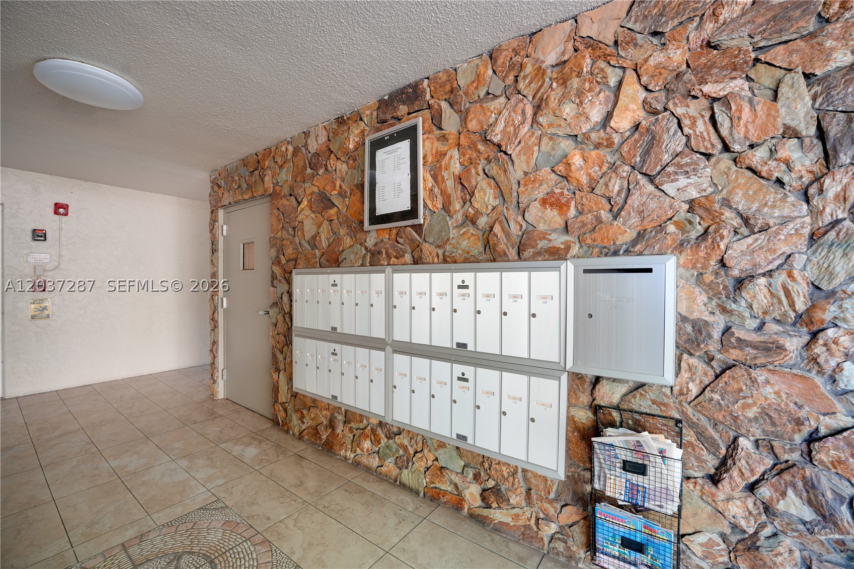 MEADOWBROOK LAKES CONDO - Residential