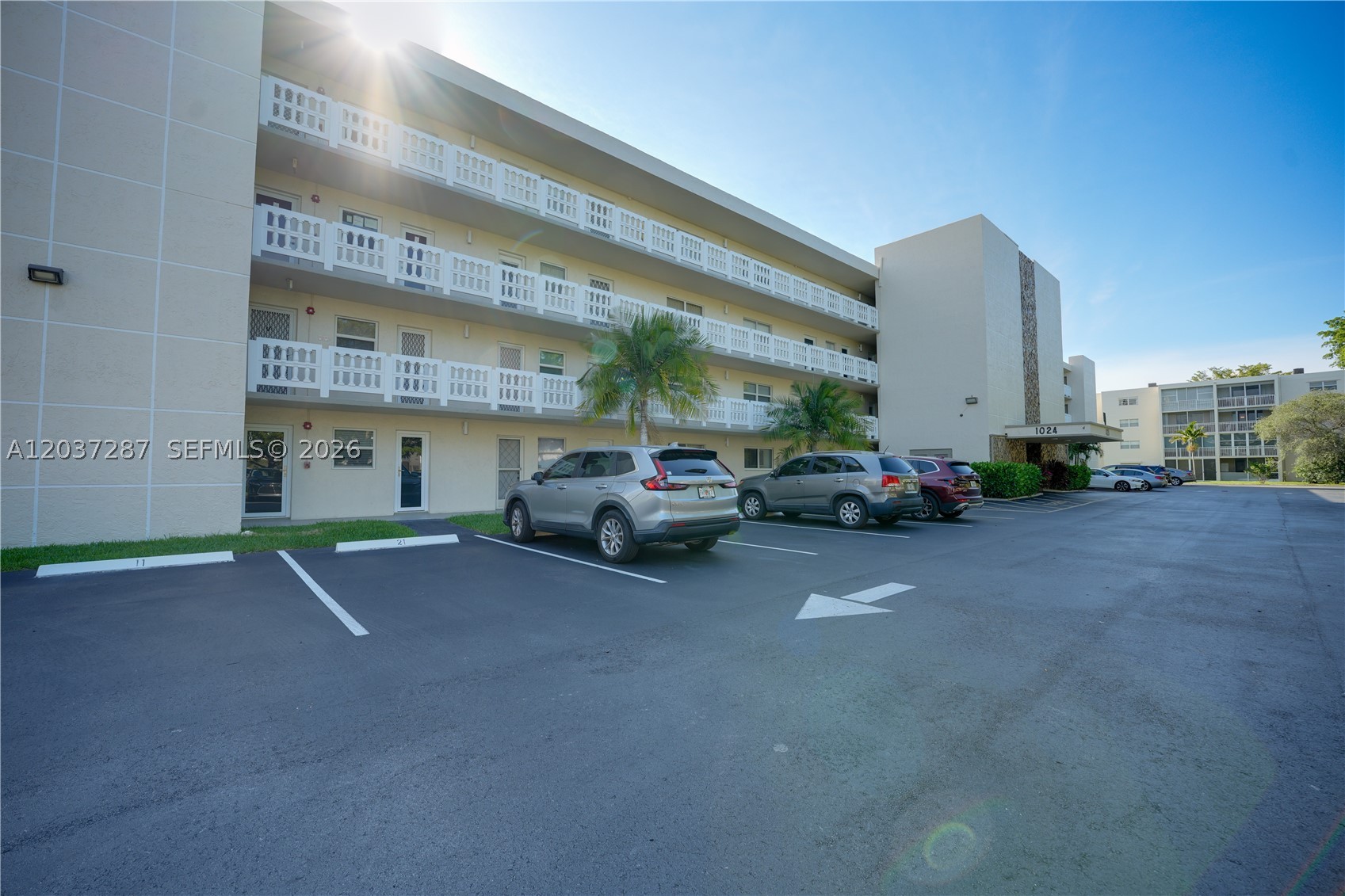 MEADOWBROOK LAKES CONDO - Residential