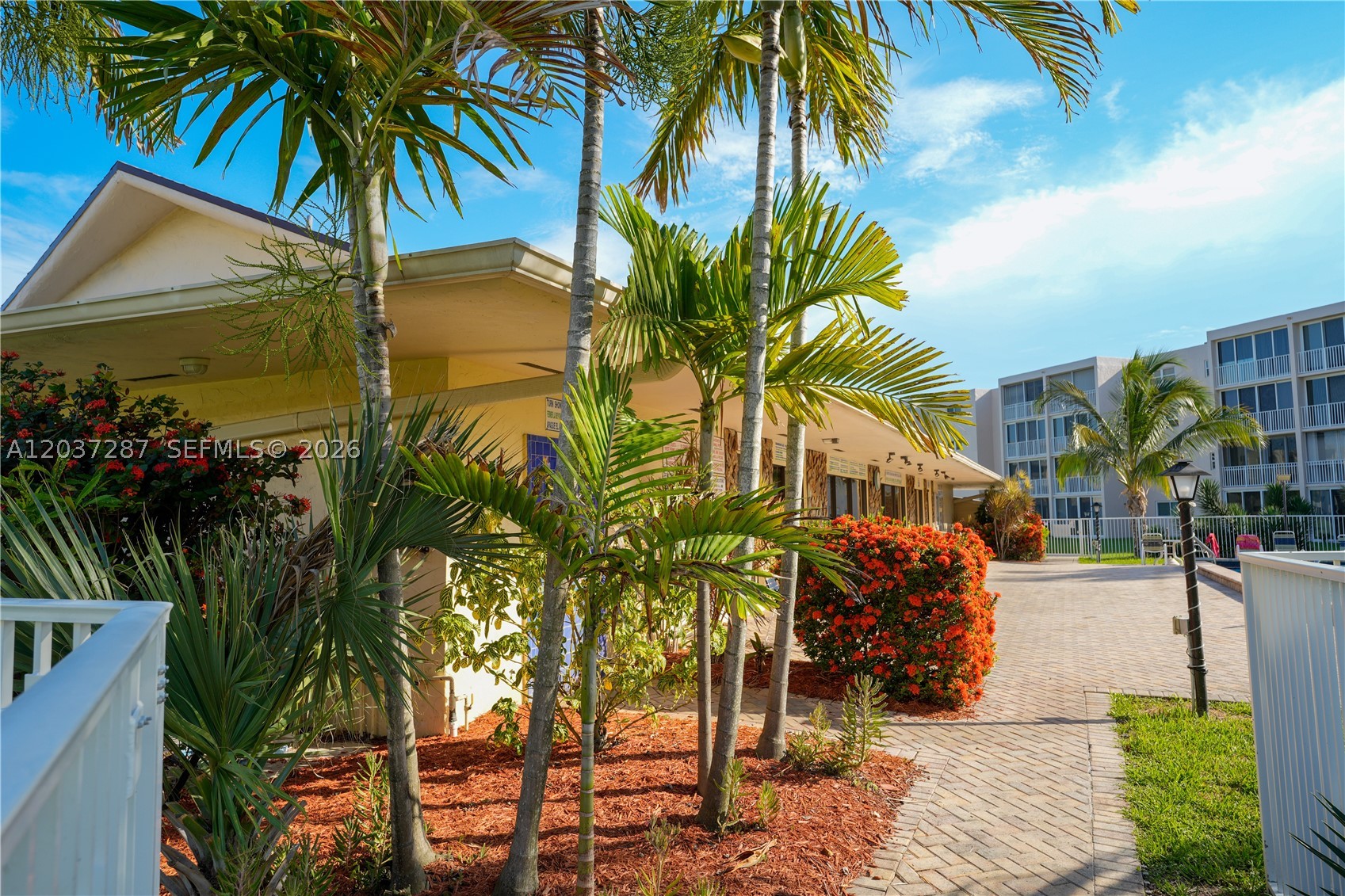 MEADOWBROOK LAKES CONDO - Residential