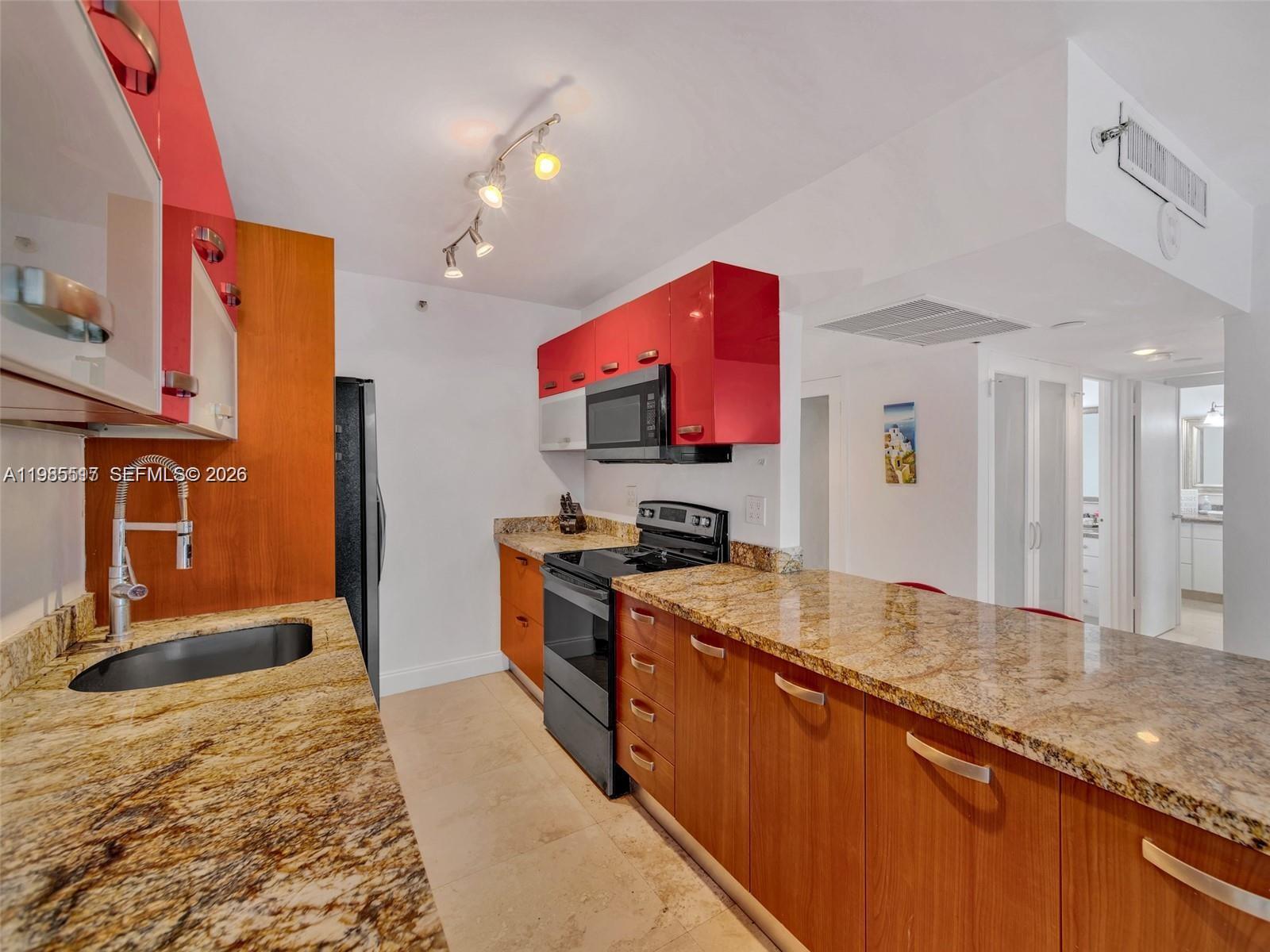THE DECOPLAGE CONDO - Residential