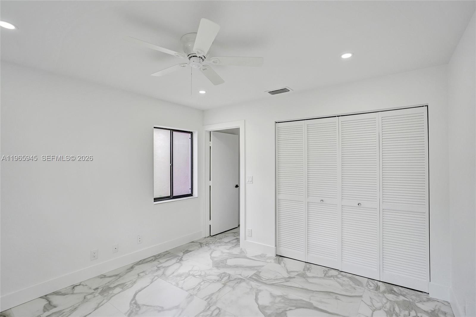 HUNTINGTON POINTE - Residential
