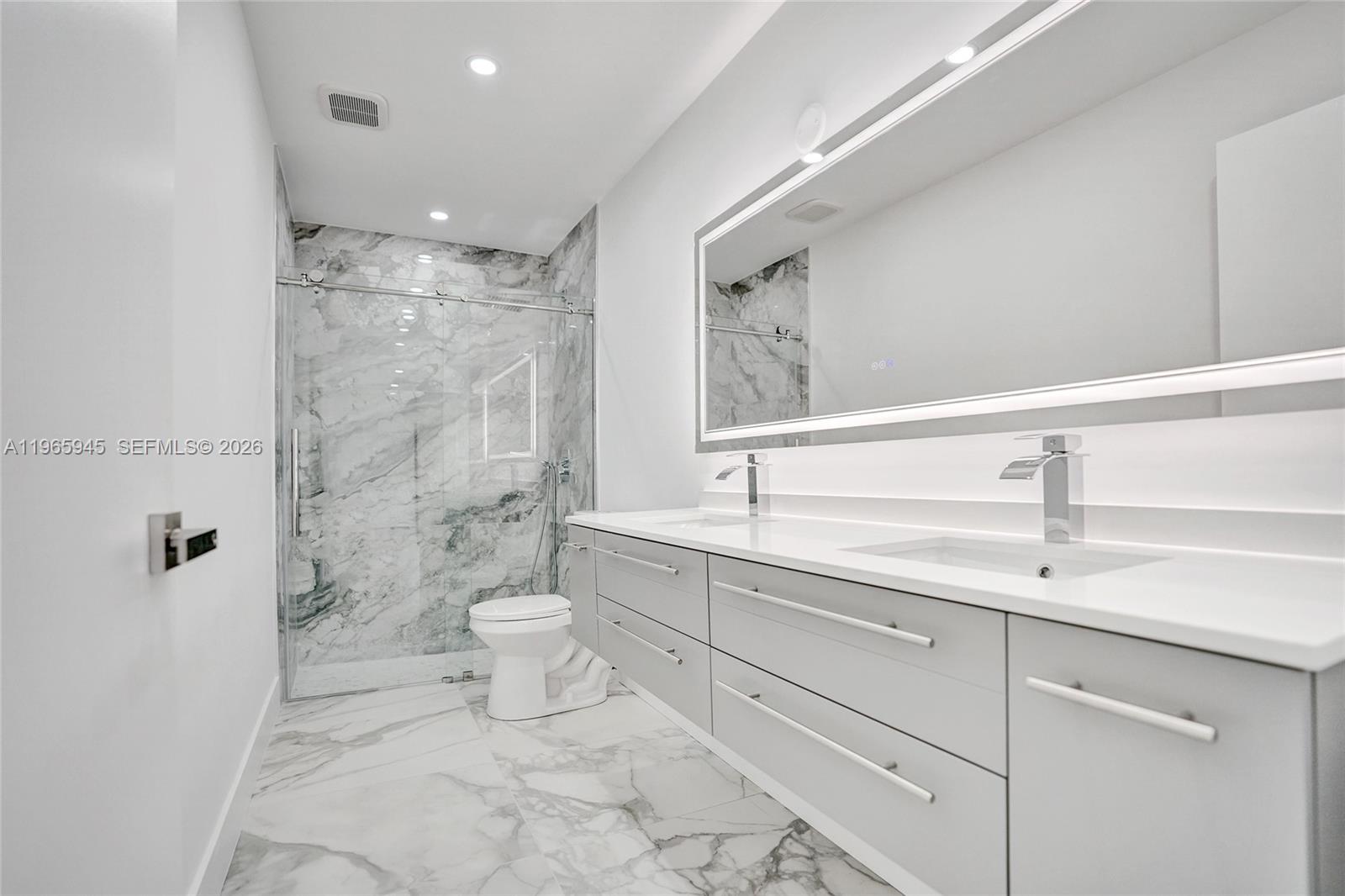 HUNTINGTON POINTE - Residential