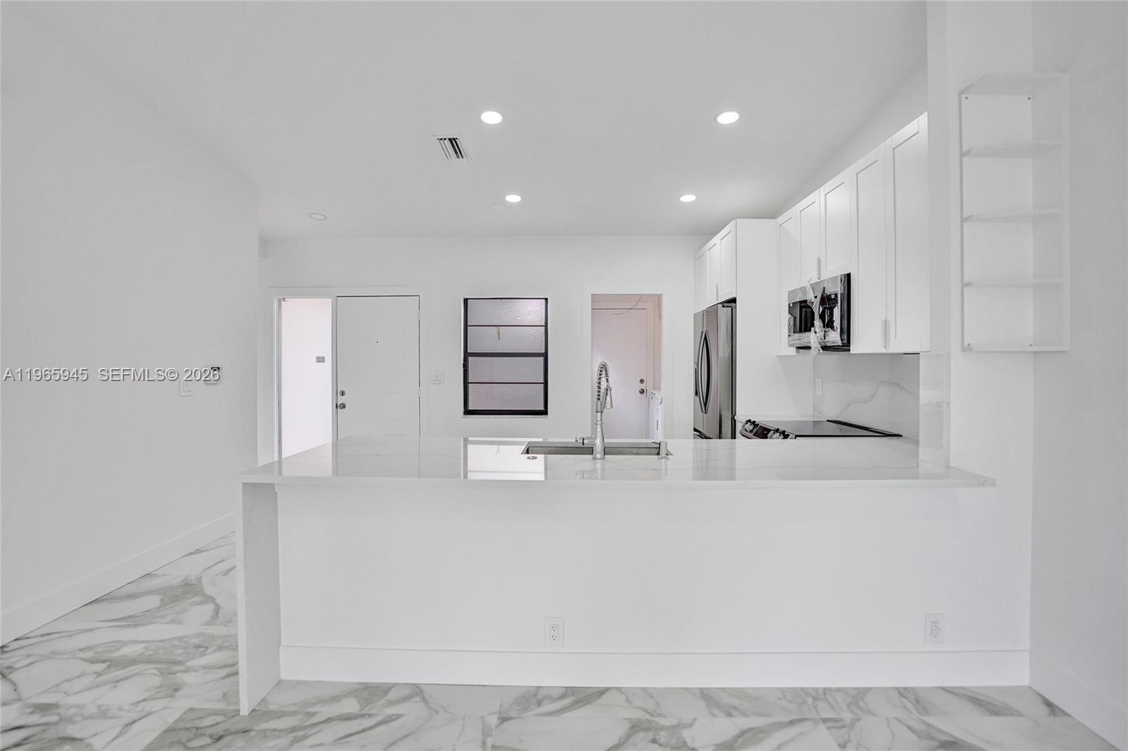 HUNTINGTON POINTE - Residential