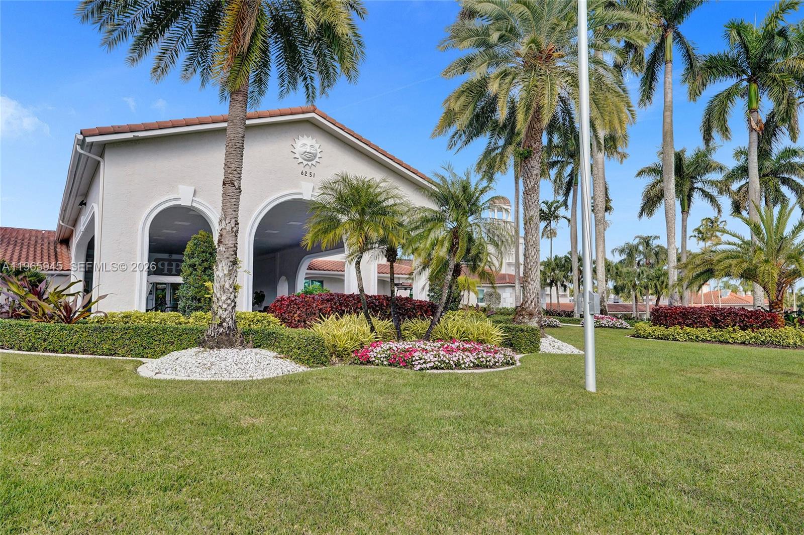HUNTINGTON POINTE - Residential