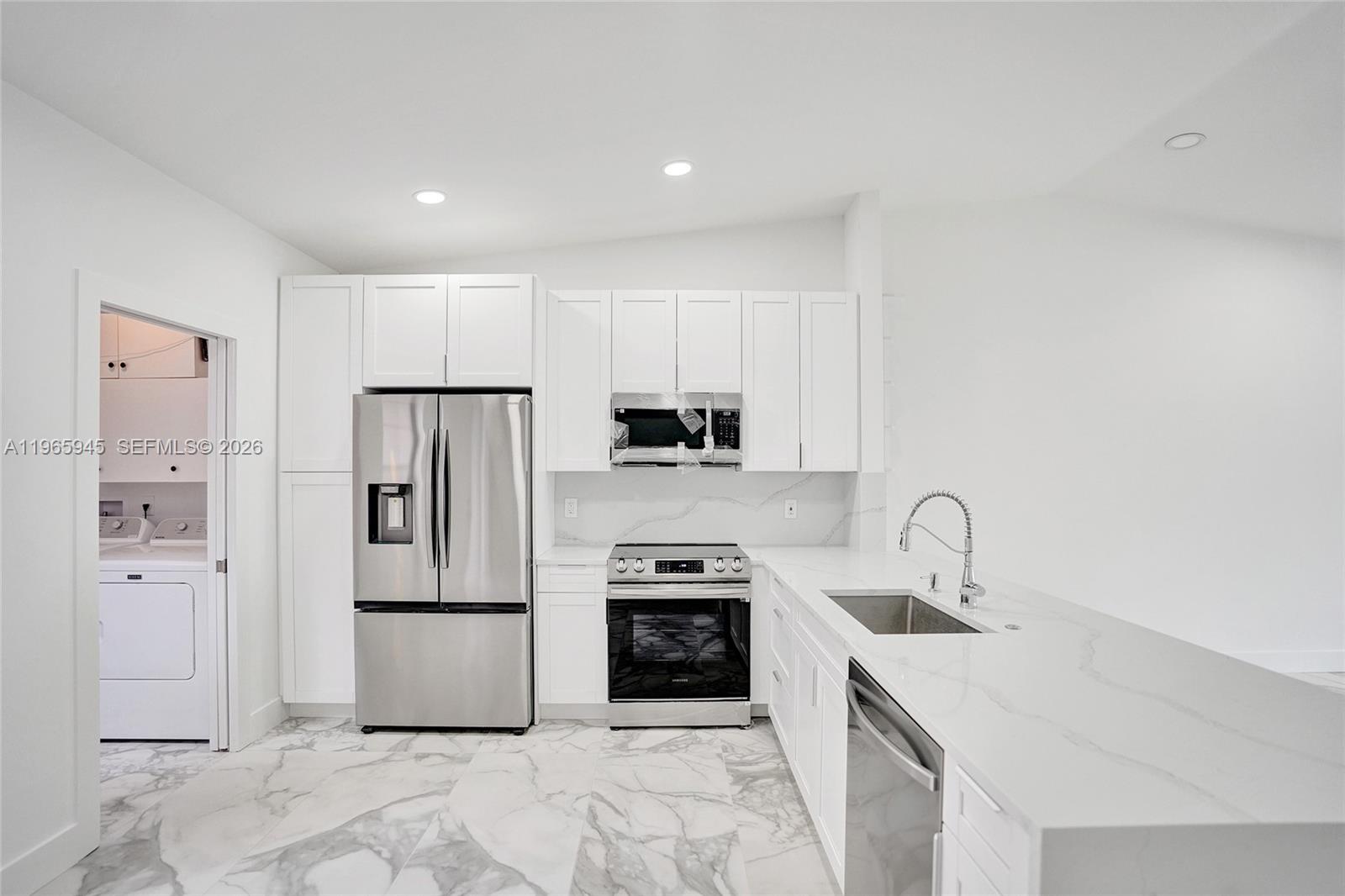 HUNTINGTON POINTE - Residential