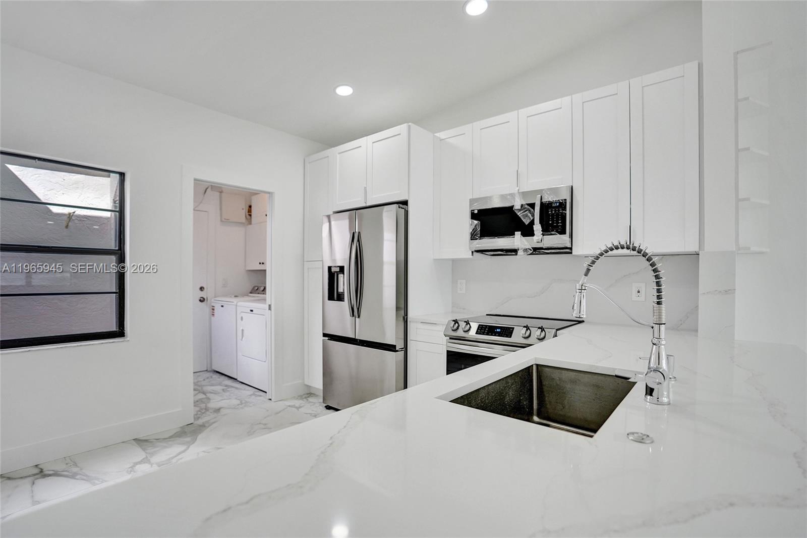 HUNTINGTON POINTE - Residential