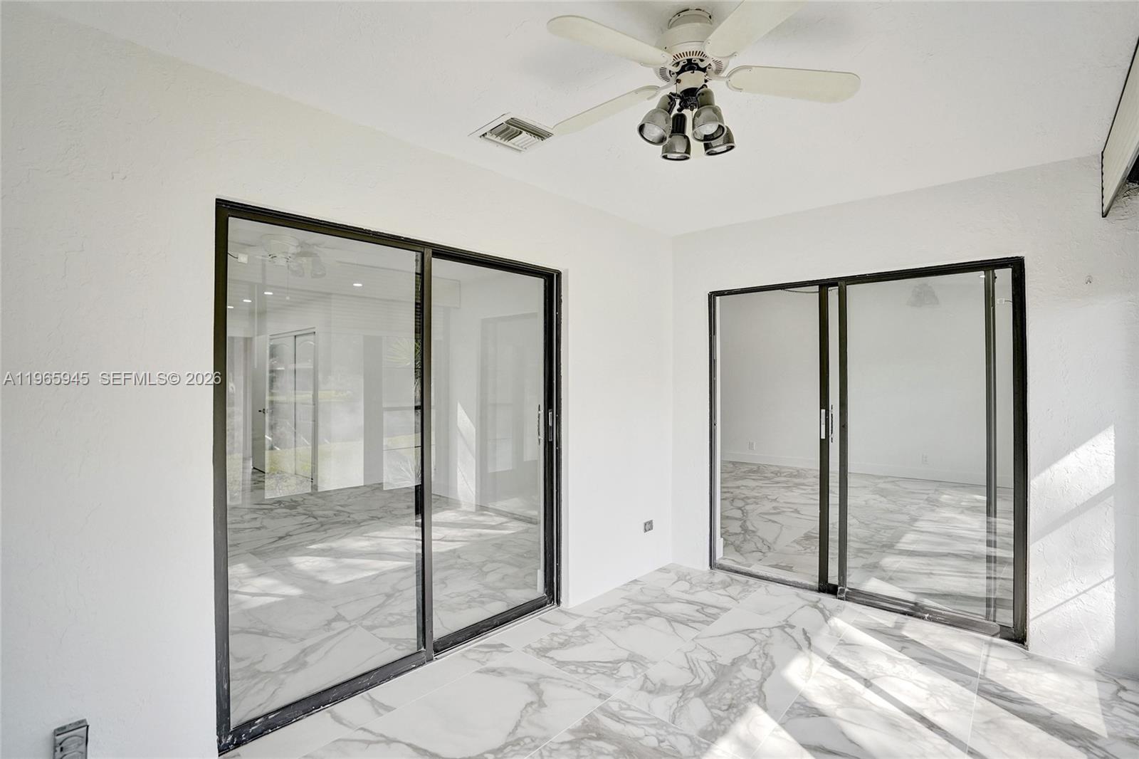 HUNTINGTON POINTE - Residential