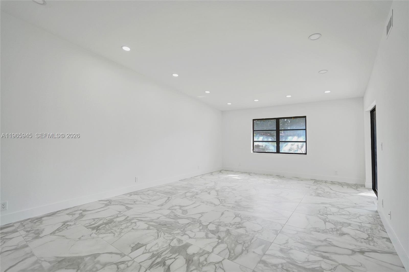 HUNTINGTON POINTE - Residential