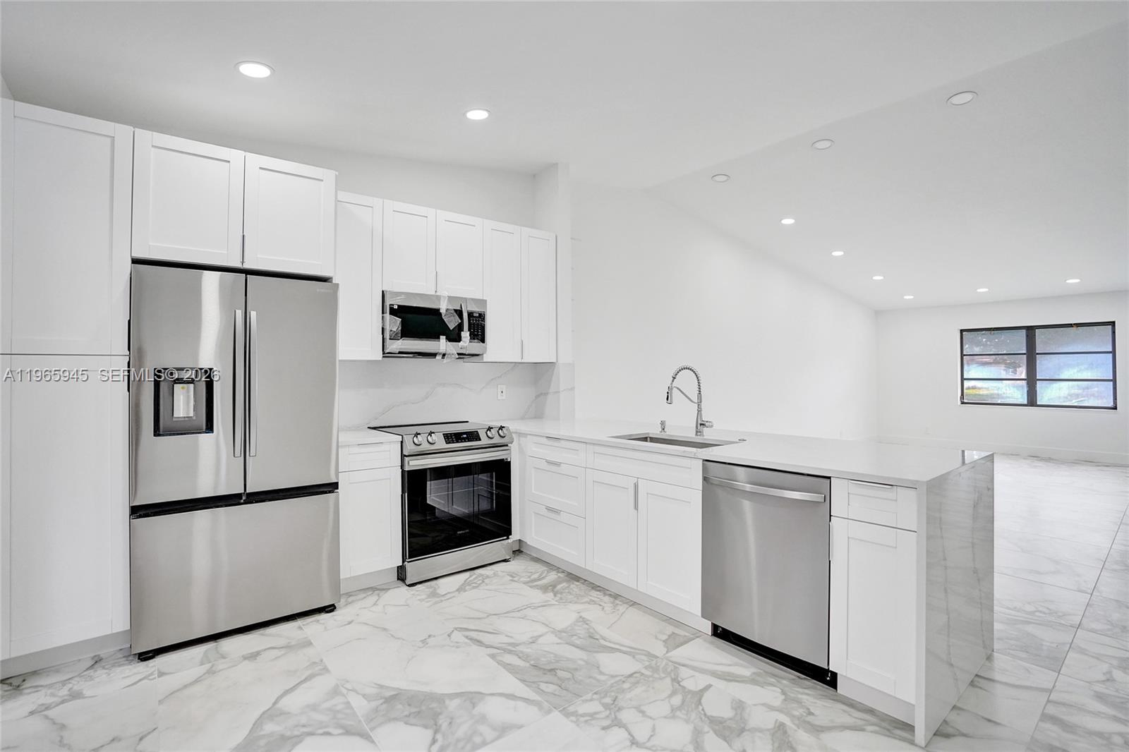 HUNTINGTON POINTE - Residential
