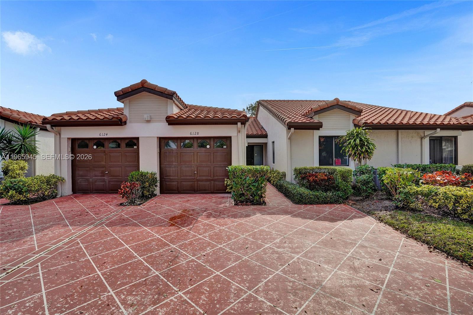 HUNTINGTON POINTE - Residential