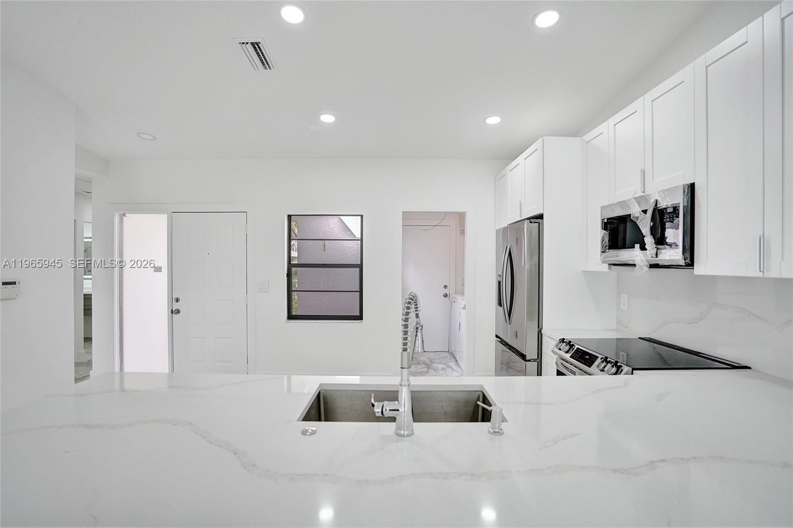 HUNTINGTON POINTE - Residential