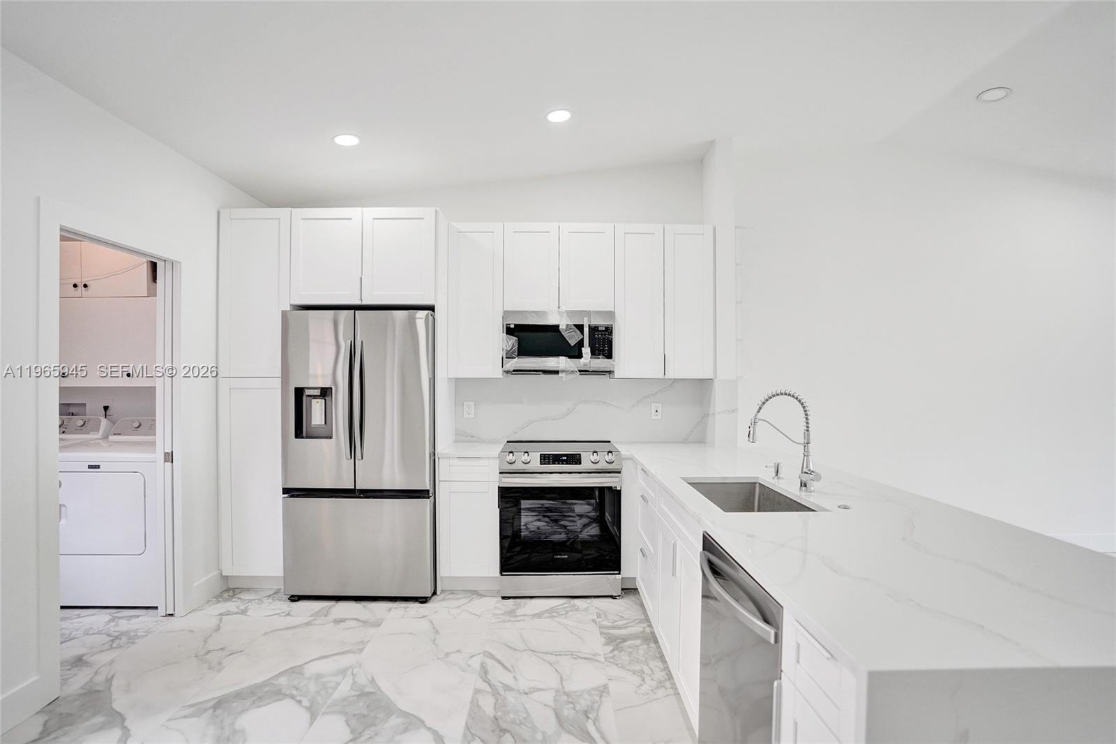 HUNTINGTON POINTE - Residential