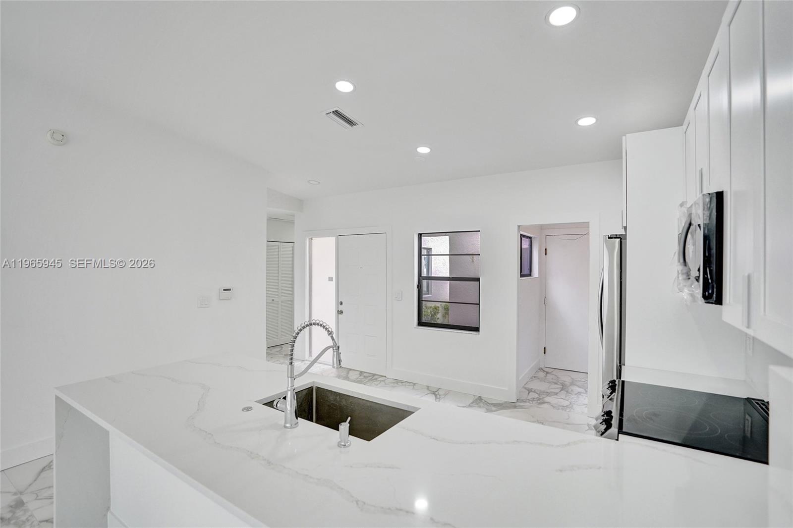 HUNTINGTON POINTE - Residential