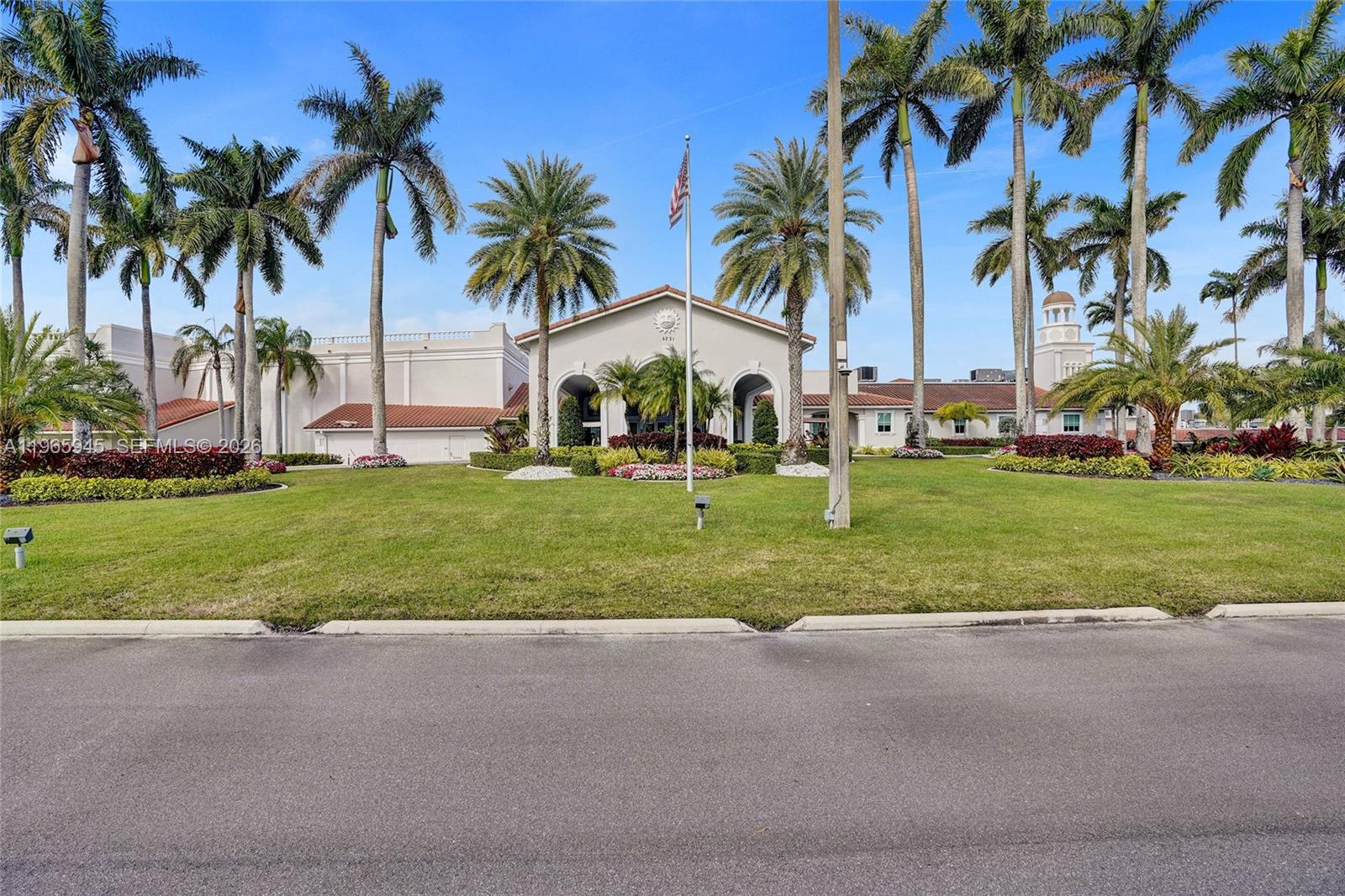 HUNTINGTON POINTE - Residential