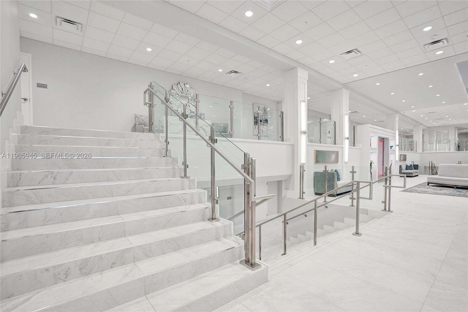 HUNTINGTON POINTE - Residential